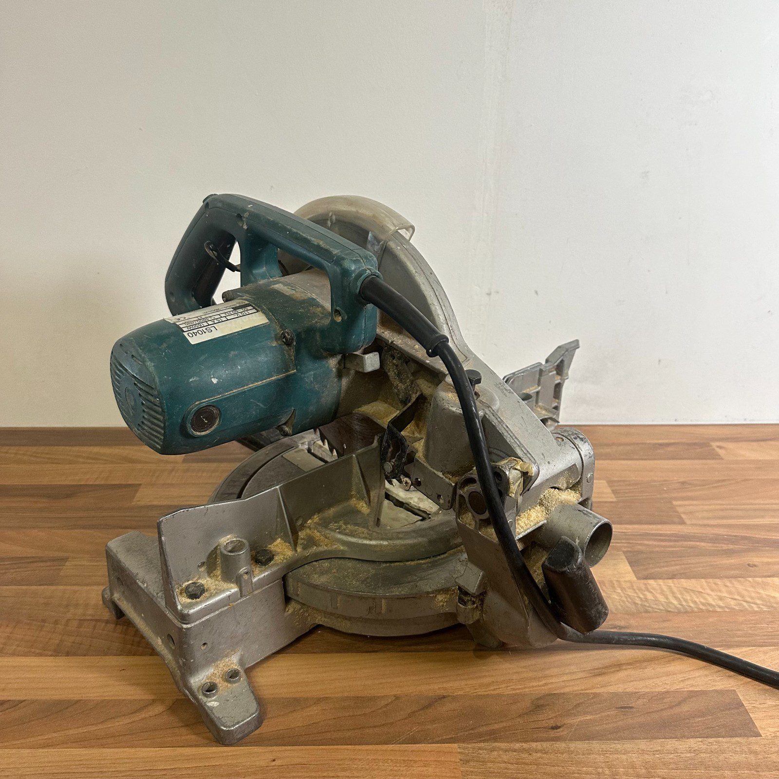 Makita LS1040 Mitre Saw 110V 1650W 255mm Compound Bevel Chop Saw Tool - Image 7