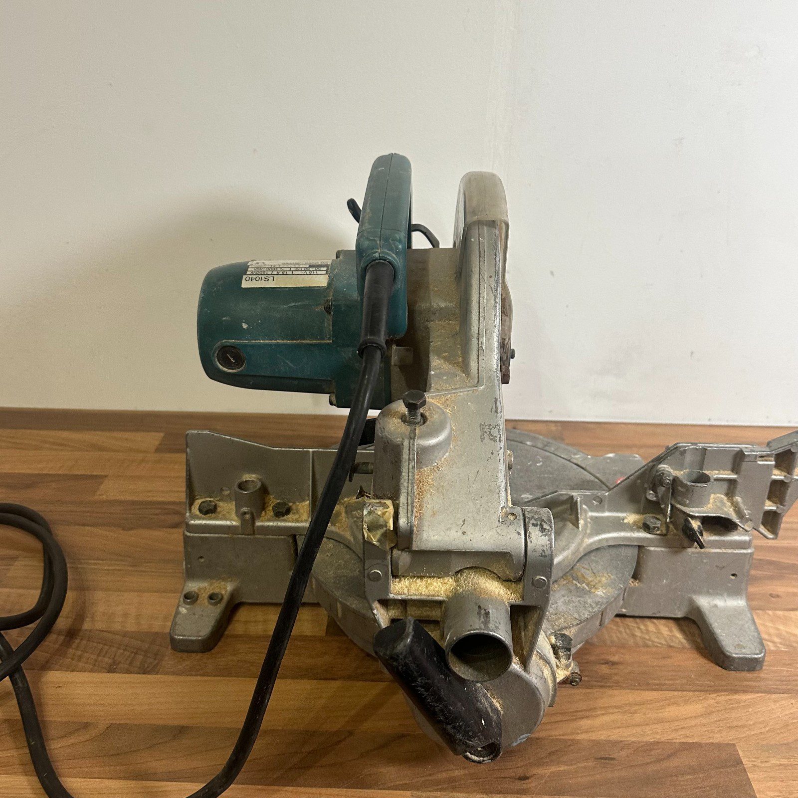 Makita LS1040 Mitre Saw 110V 1650W 255mm Compound Bevel Chop Saw Tool - Image 8