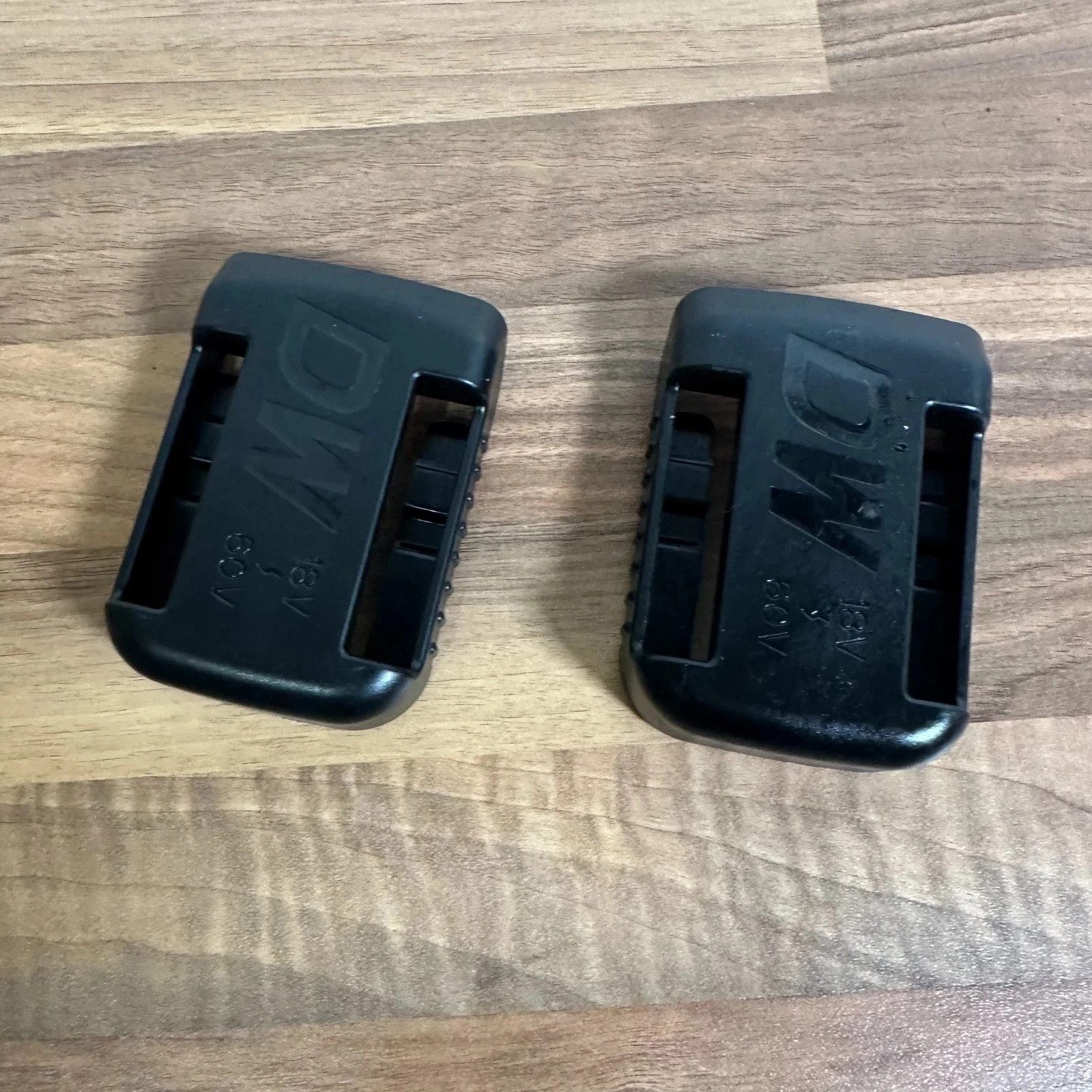 DeWalt 18V 54V Battery Wall Mount Brackets Used Battery Holder Mounts Black - Image 1