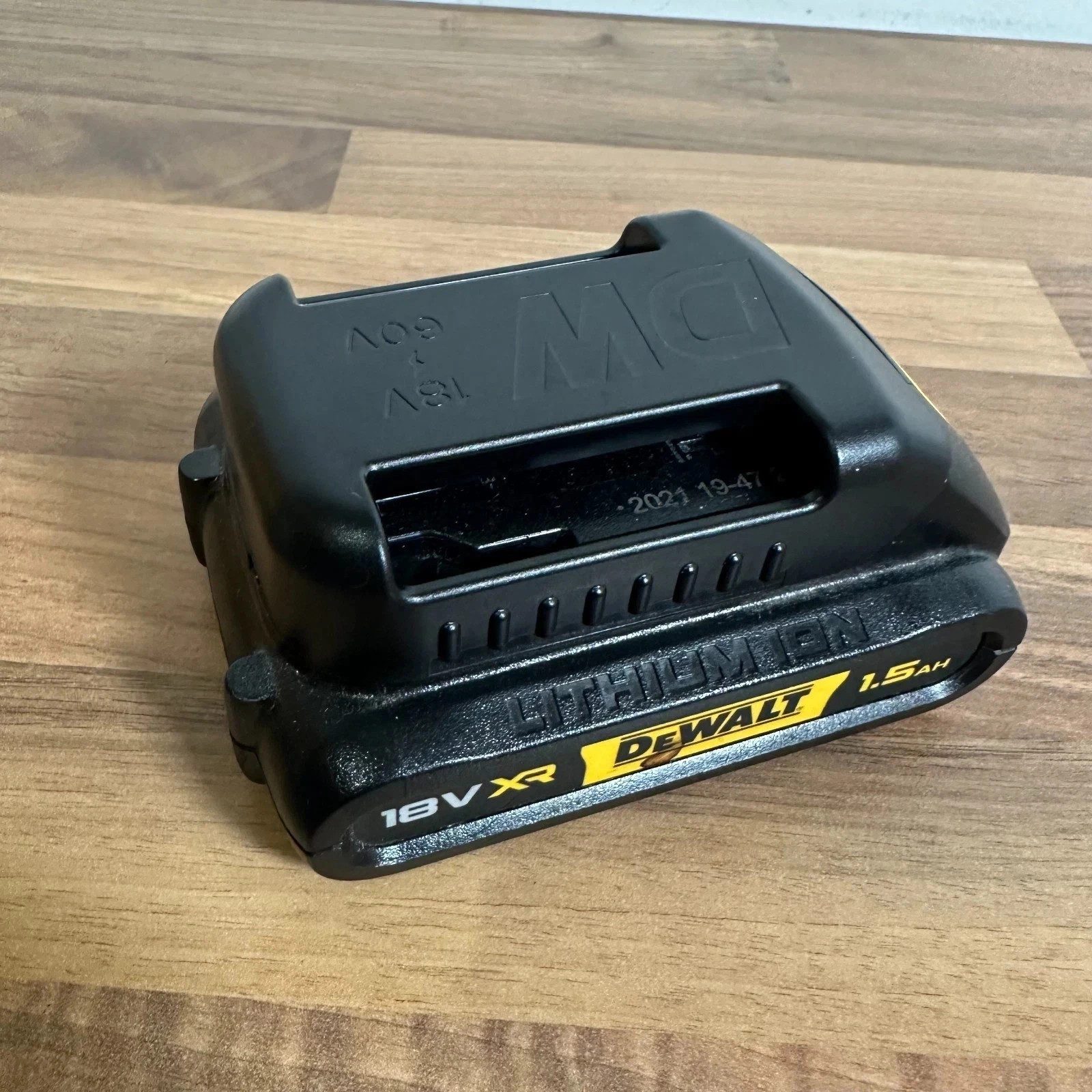 DeWalt 18V 54V Battery Wall Mount Brackets Used Battery Holder Mounts Black - Image 2