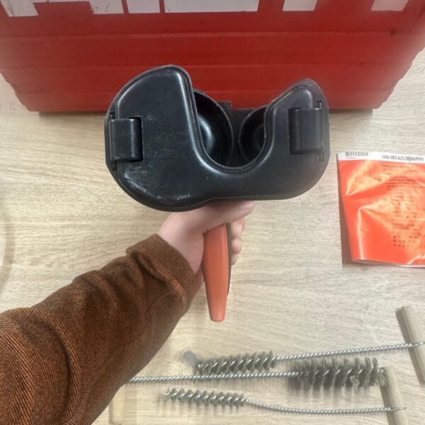Hilti MD2000 Mortar Gun Dispenser Kit with Case & Brushes Used Tool Set