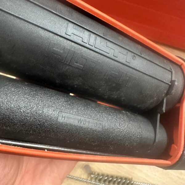 Hilti MD2000 Mortar Gun Dispenser Kit with Case & Brushes Used Tool Set