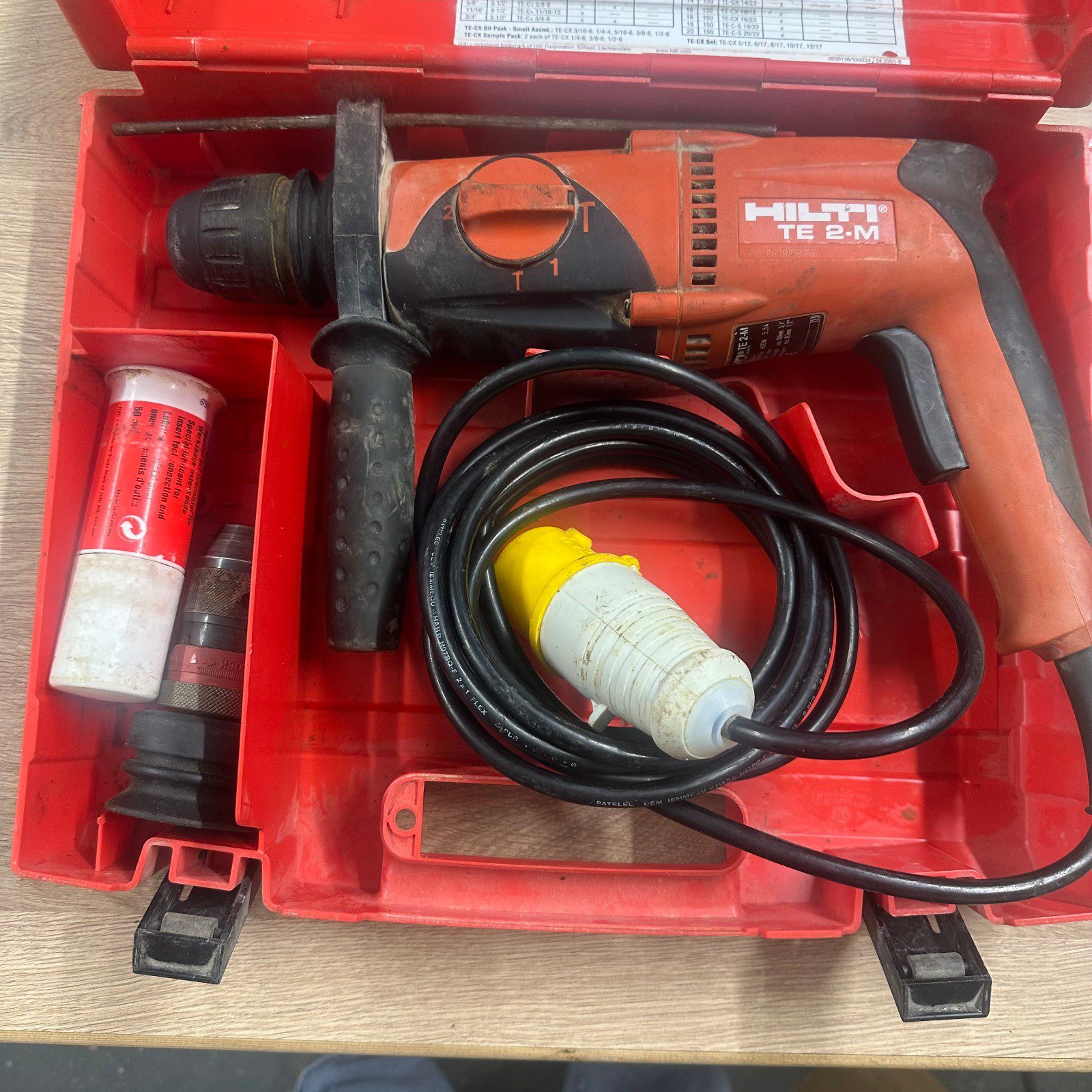 Hilti TE 2-M SDS Plus Rotary Hammer Drill 110V with Case & Side Handle Used - Image 2