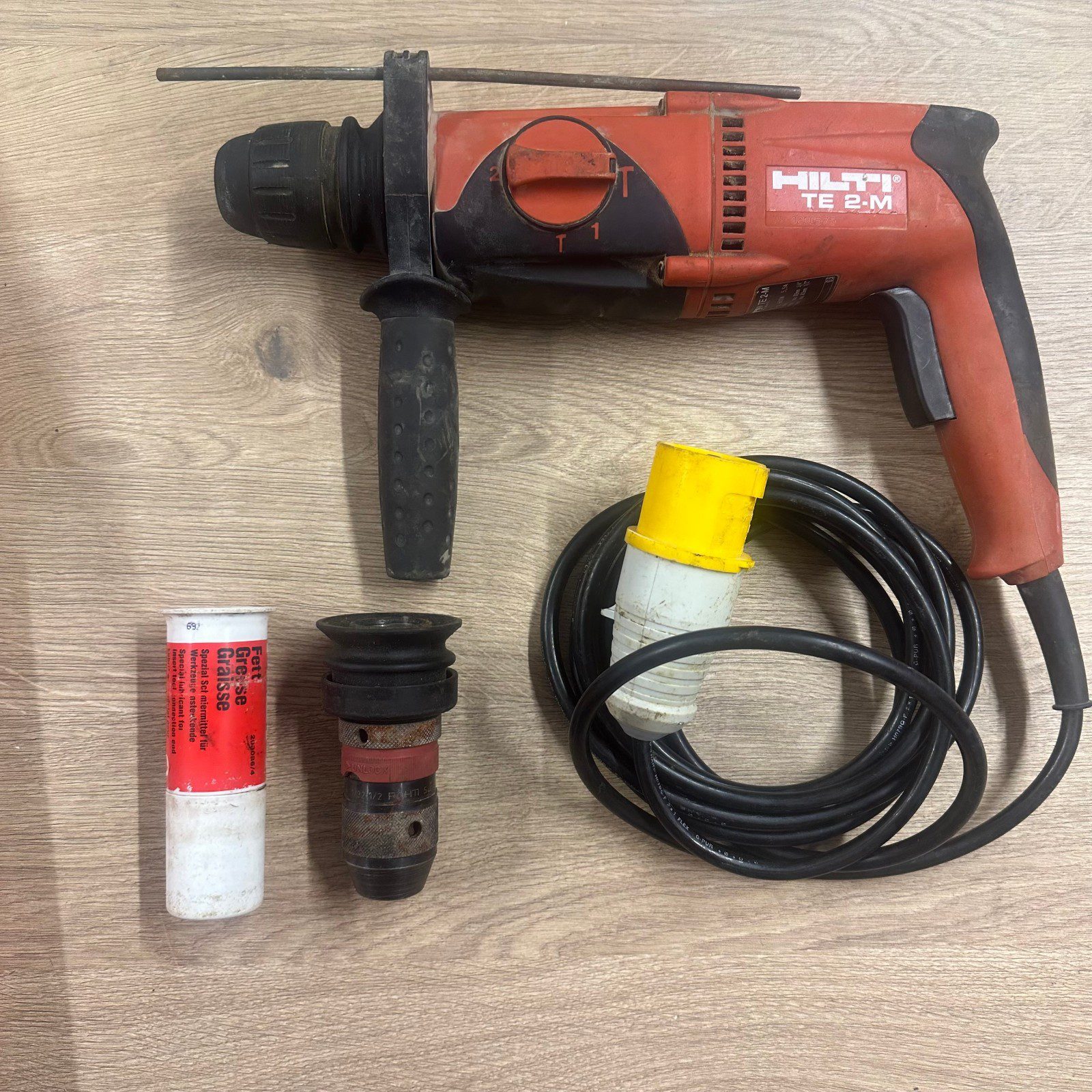 Hilti TE 2-M SDS Plus Rotary Hammer Drill 110V with Case & Side Handle Used - Image 6