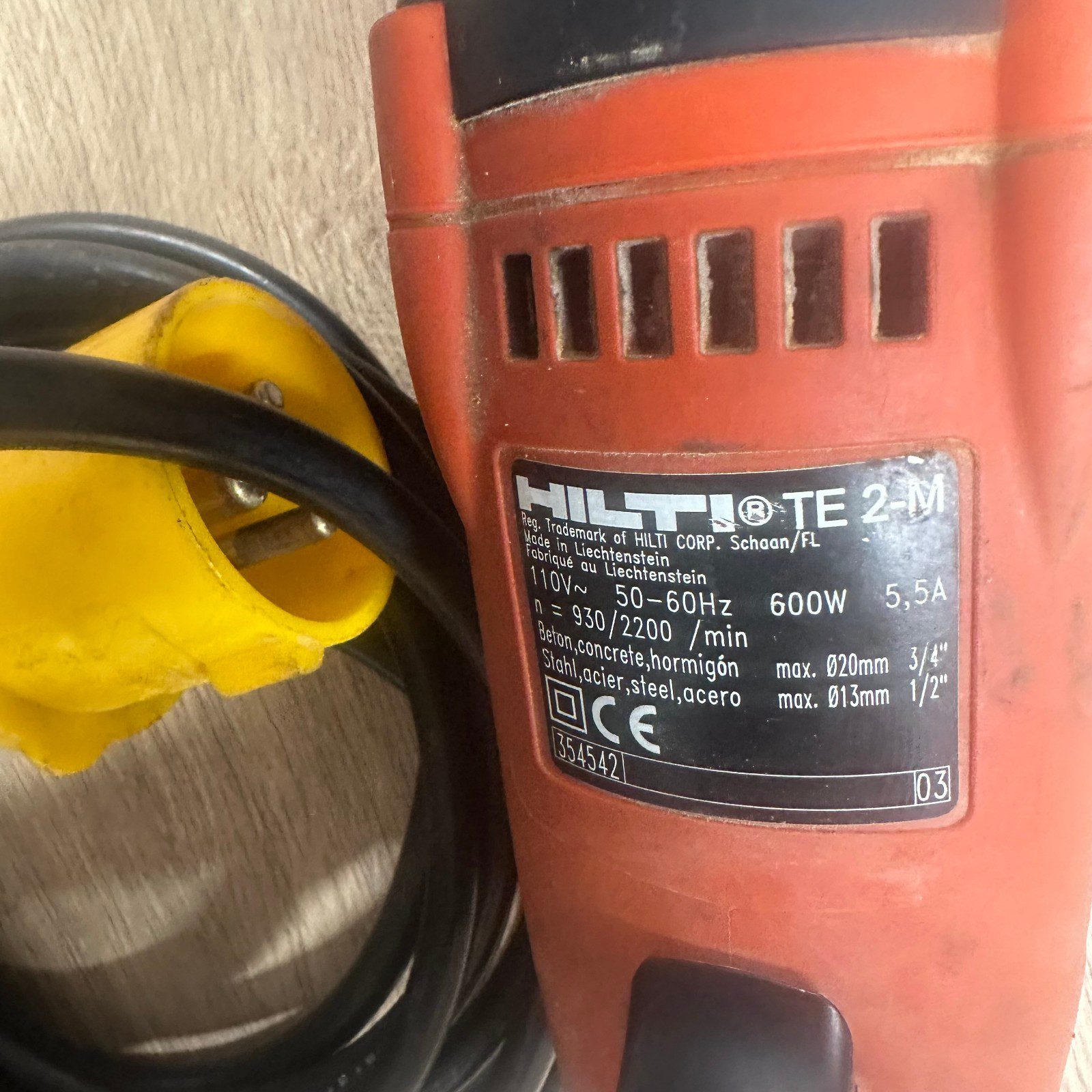 Hilti TE 2-M SDS Plus Rotary Hammer Drill 110V with Case & Side Handle Used - Image 9