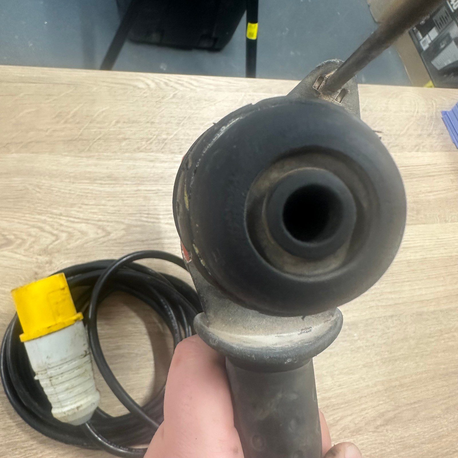 Hilti TE 2-M SDS Plus Rotary Hammer Drill 110V with Case & Side Handle Used - Image 11