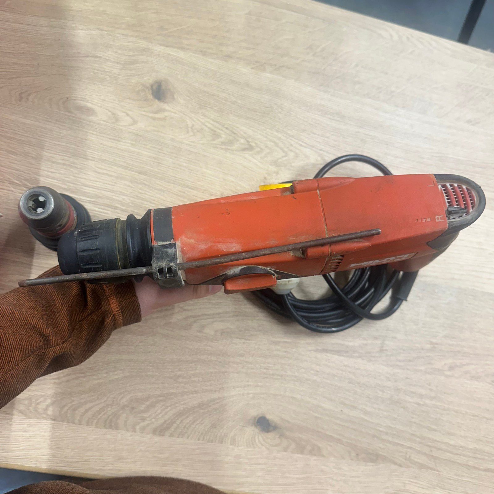 Hilti TE 2-M SDS Plus Rotary Hammer Drill 110V with Case & Side Handle Used - Image 12