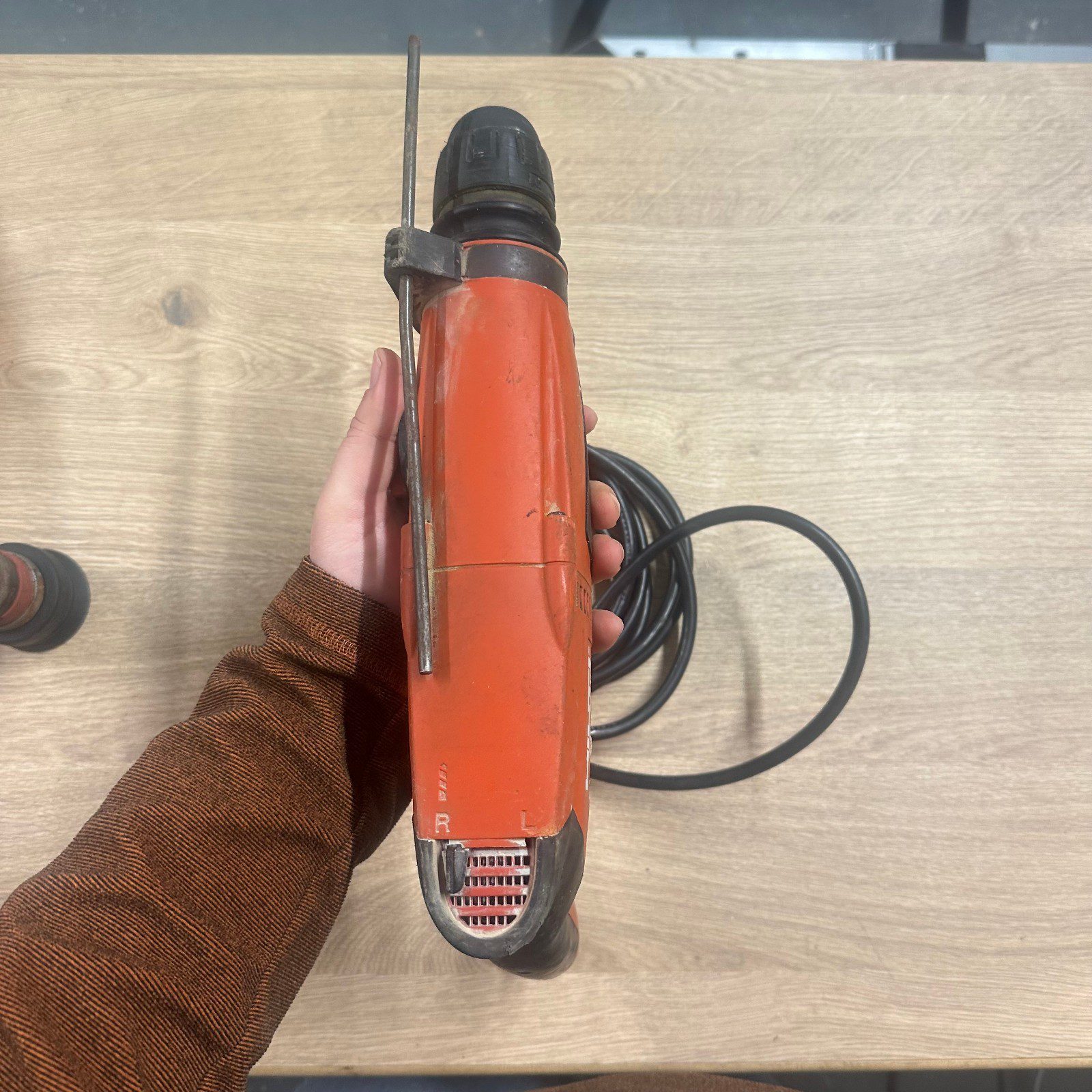 Hilti TE 2-M SDS Plus Rotary Hammer Drill 110V with Case & Side Handle Used - Image 16