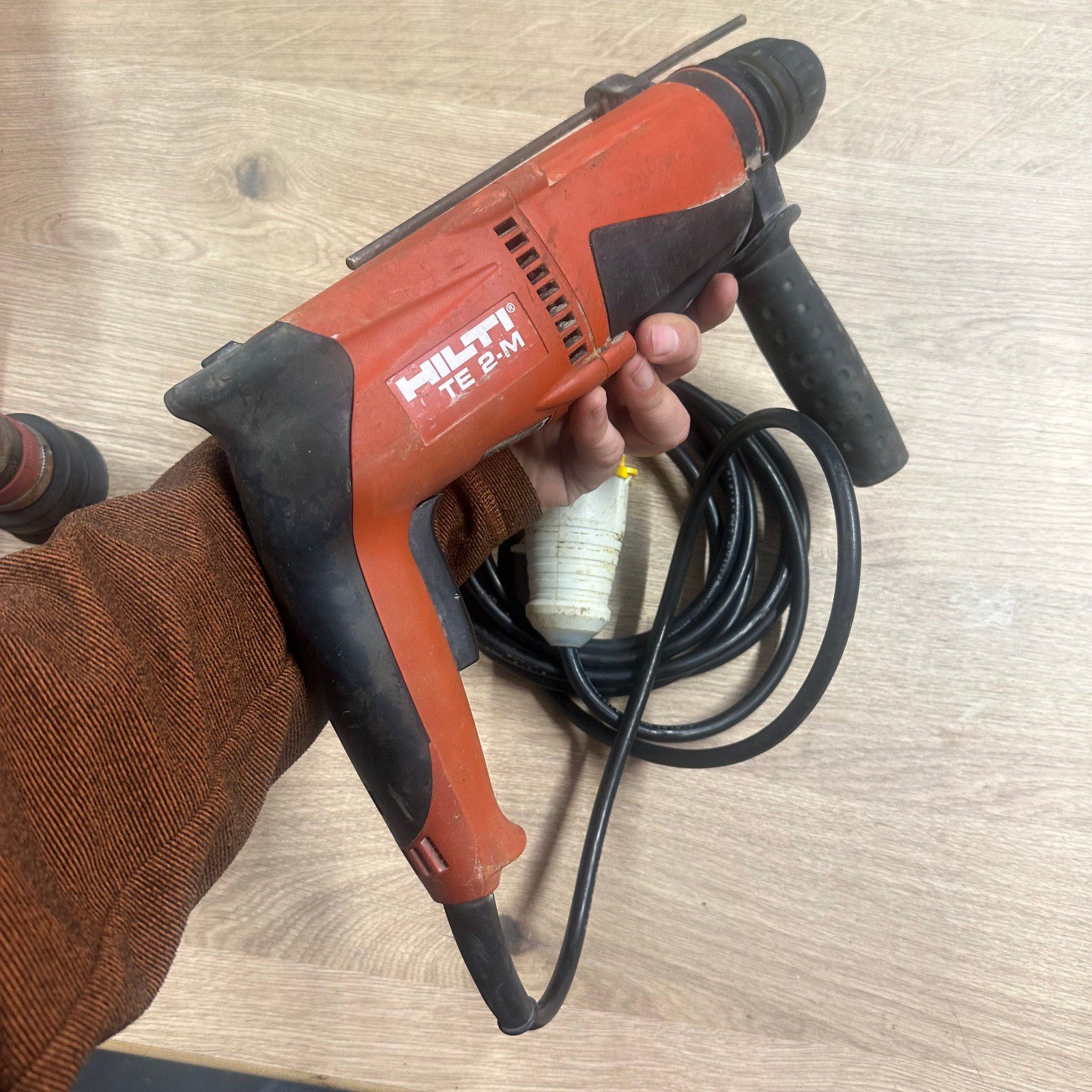 Hilti TE 2-M SDS Plus Rotary Hammer Drill 110V with Case & Side Handle Used - Image 17