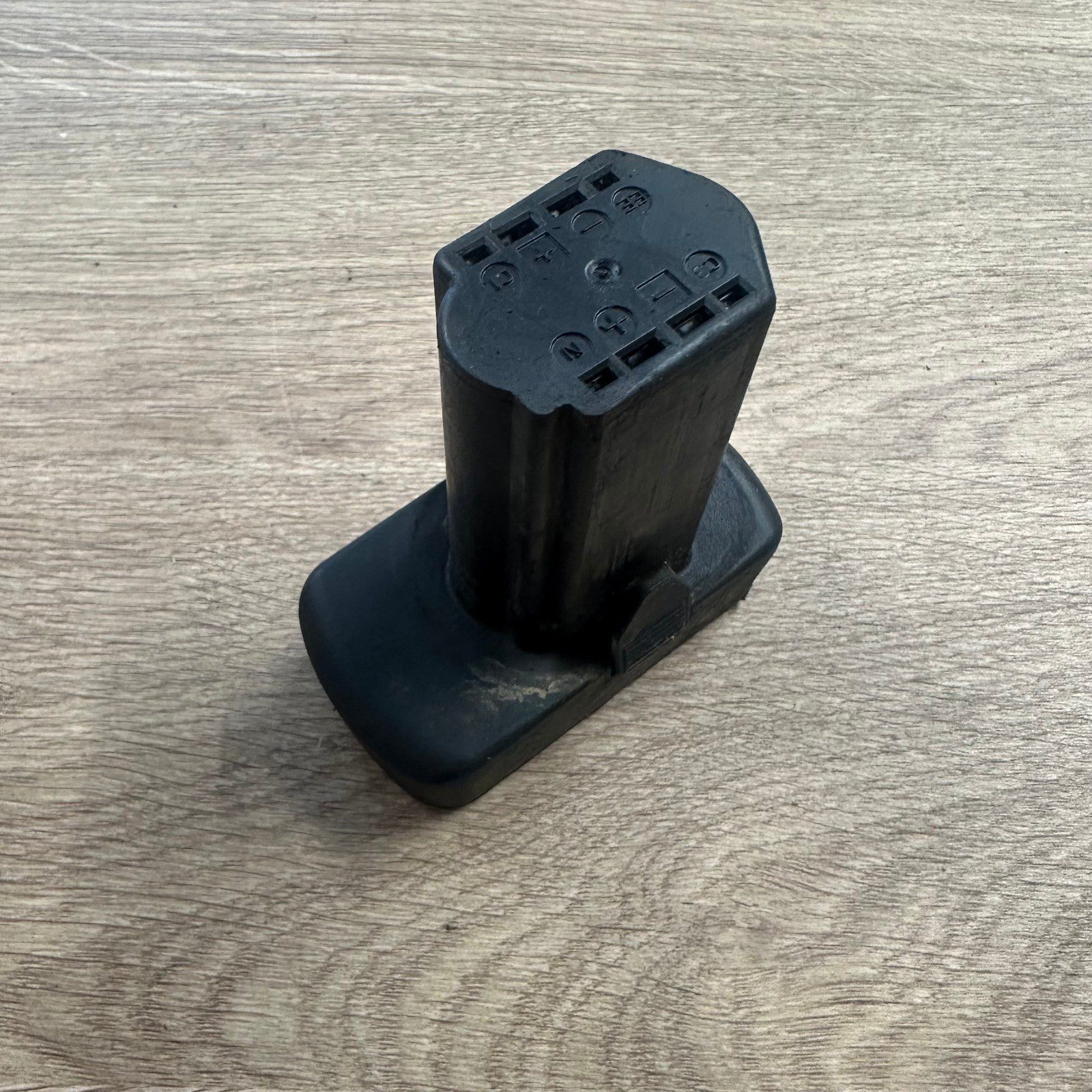 Snap-on CTB8174 14.4V 2.5Ah Lithium Ion Battery Used Power Tool Battery Pack - Image 6