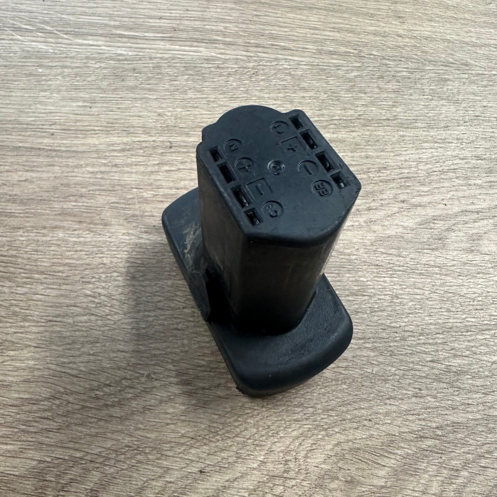 Snap-on CTB8174 14.4V 2.5Ah Lithium Ion Battery Used Power Tool Battery Pack - Image 7