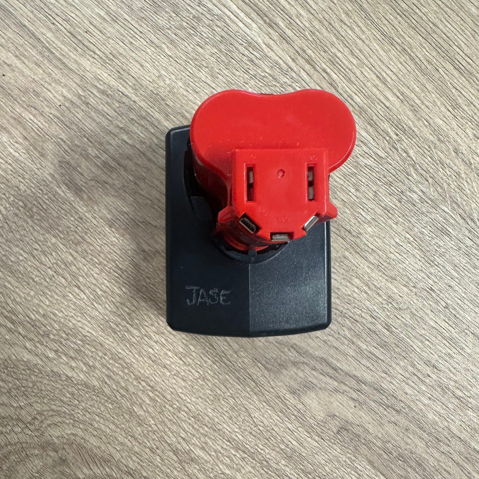 Milwaukee M12B6 12V 6.0Ah Red Lithium Battery Used Genuine - Image 10