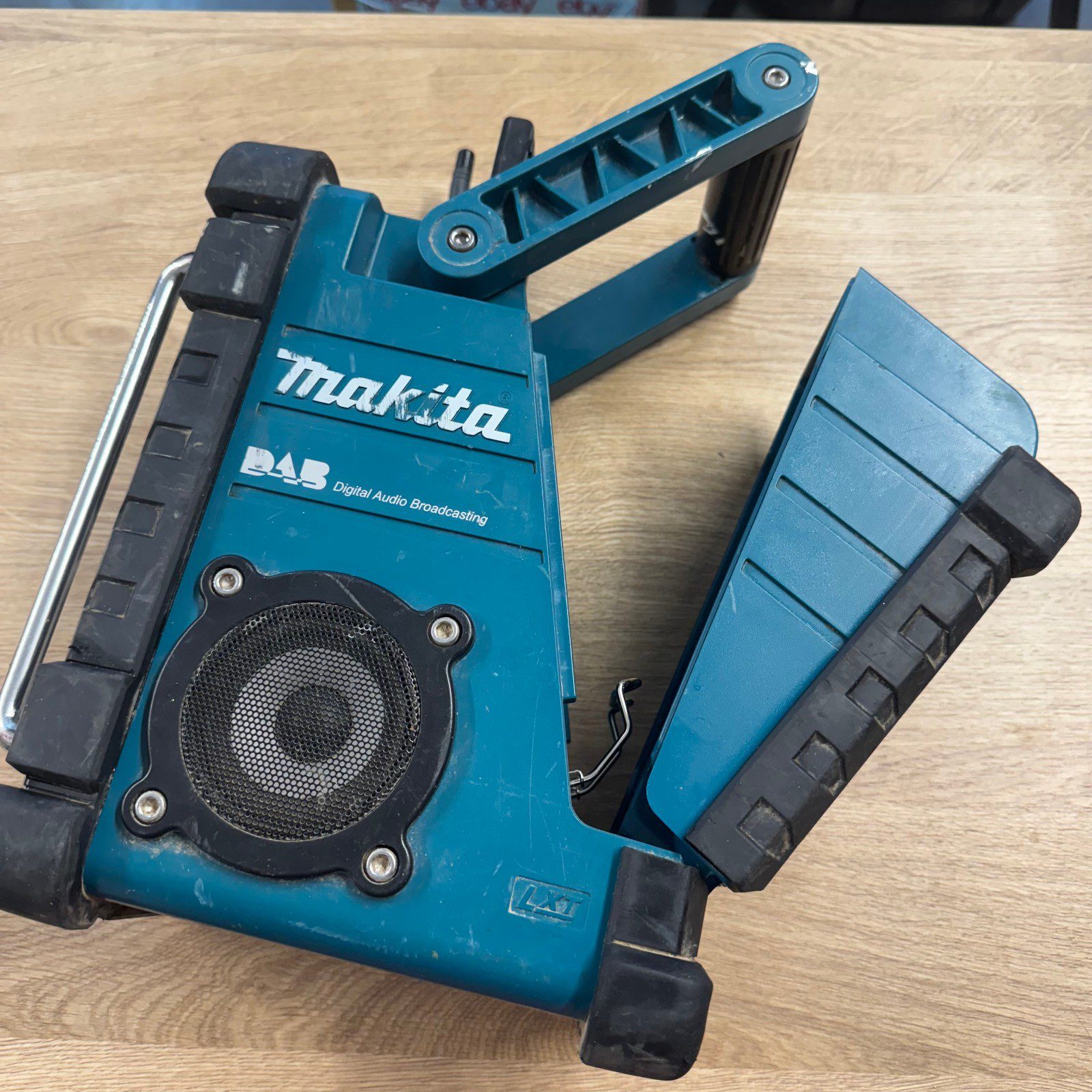 Makita BMR104 DAB Site Radio Used 18V LXT Jobsite Radio Body Only - Image 17