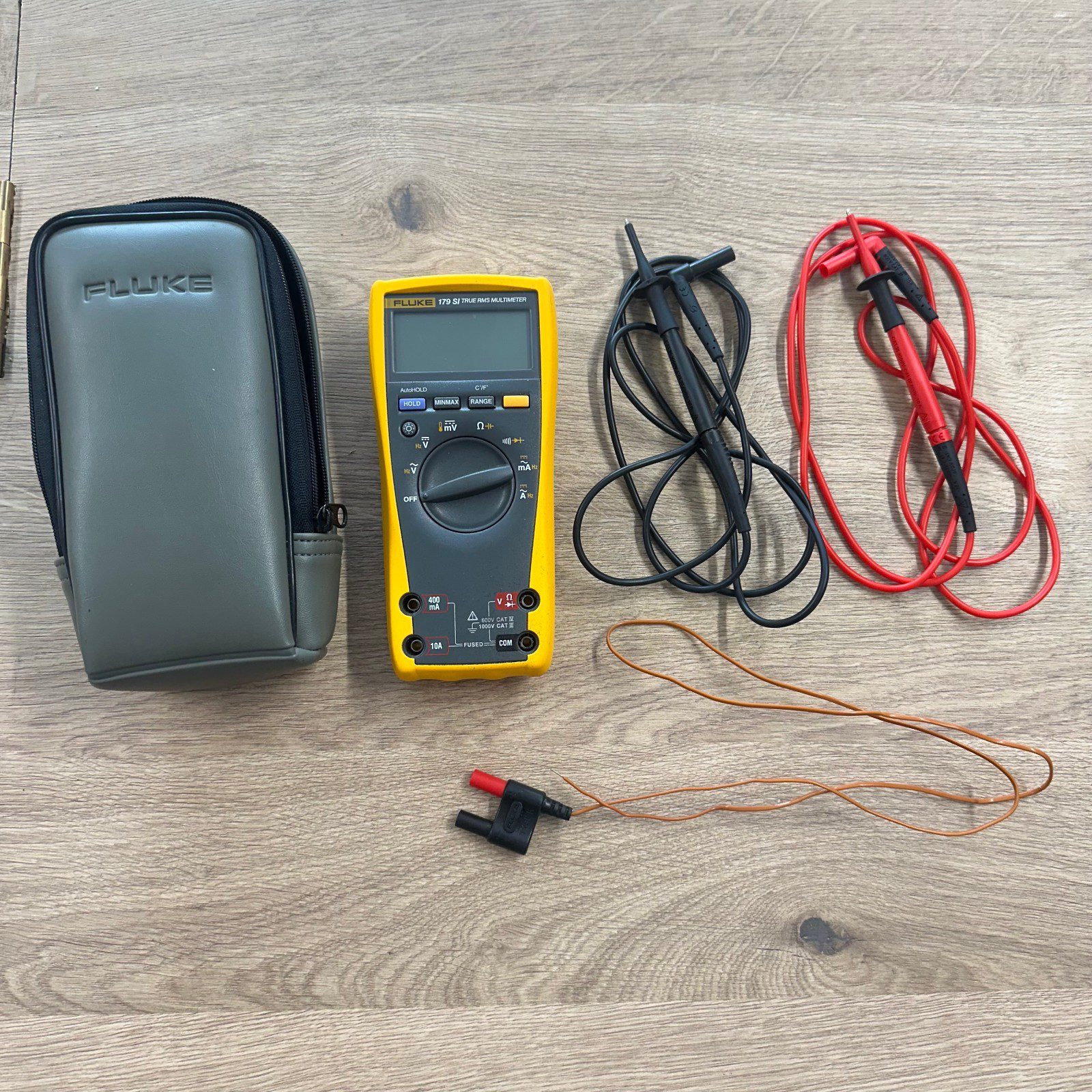 Fluke 179 True RMS Digital Multimeter With Case Leads And Type K Adapter Used - Image 1