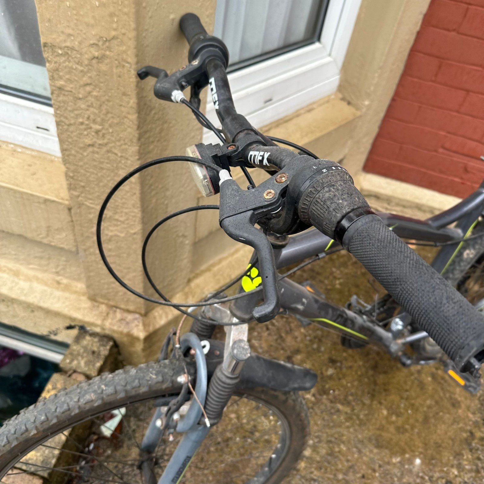 Muddyfox Men’s Mountain Bike XL Frame Shimano Tourney SIS Front Suspension - Image 4