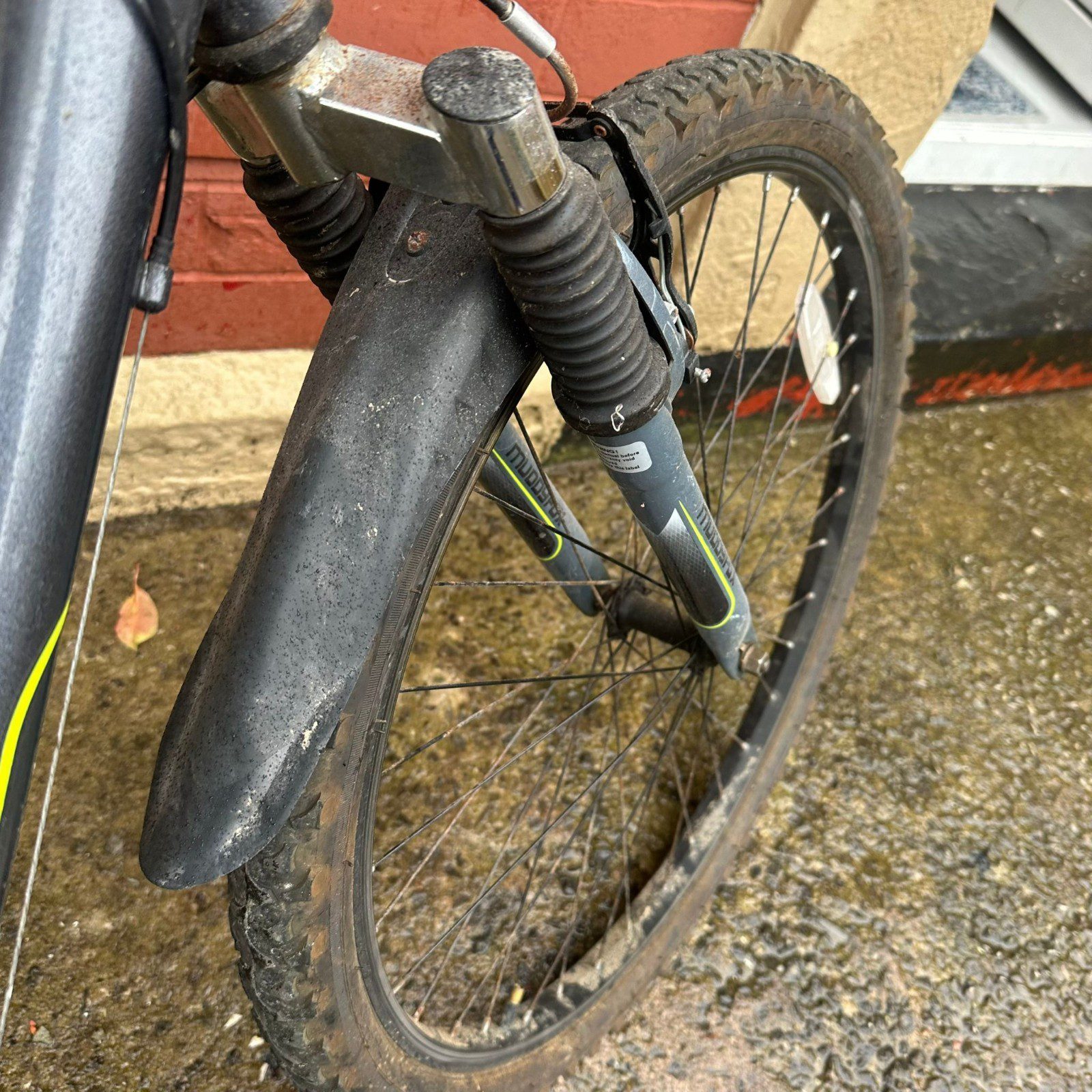 Muddyfox Men’s Mountain Bike XL Frame Shimano Tourney SIS Front Suspension - Image 13