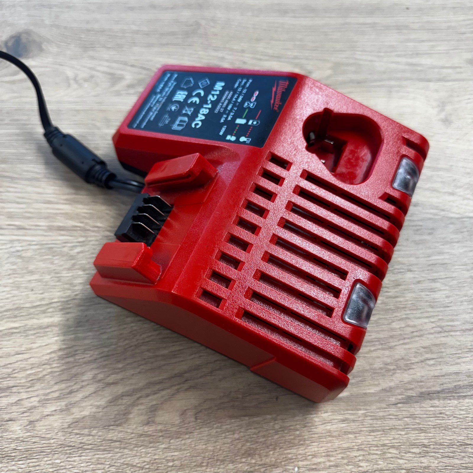 Milwaukee M12-18AC Battery Charger M12 M18 Lithium Ion Charger - Image 3