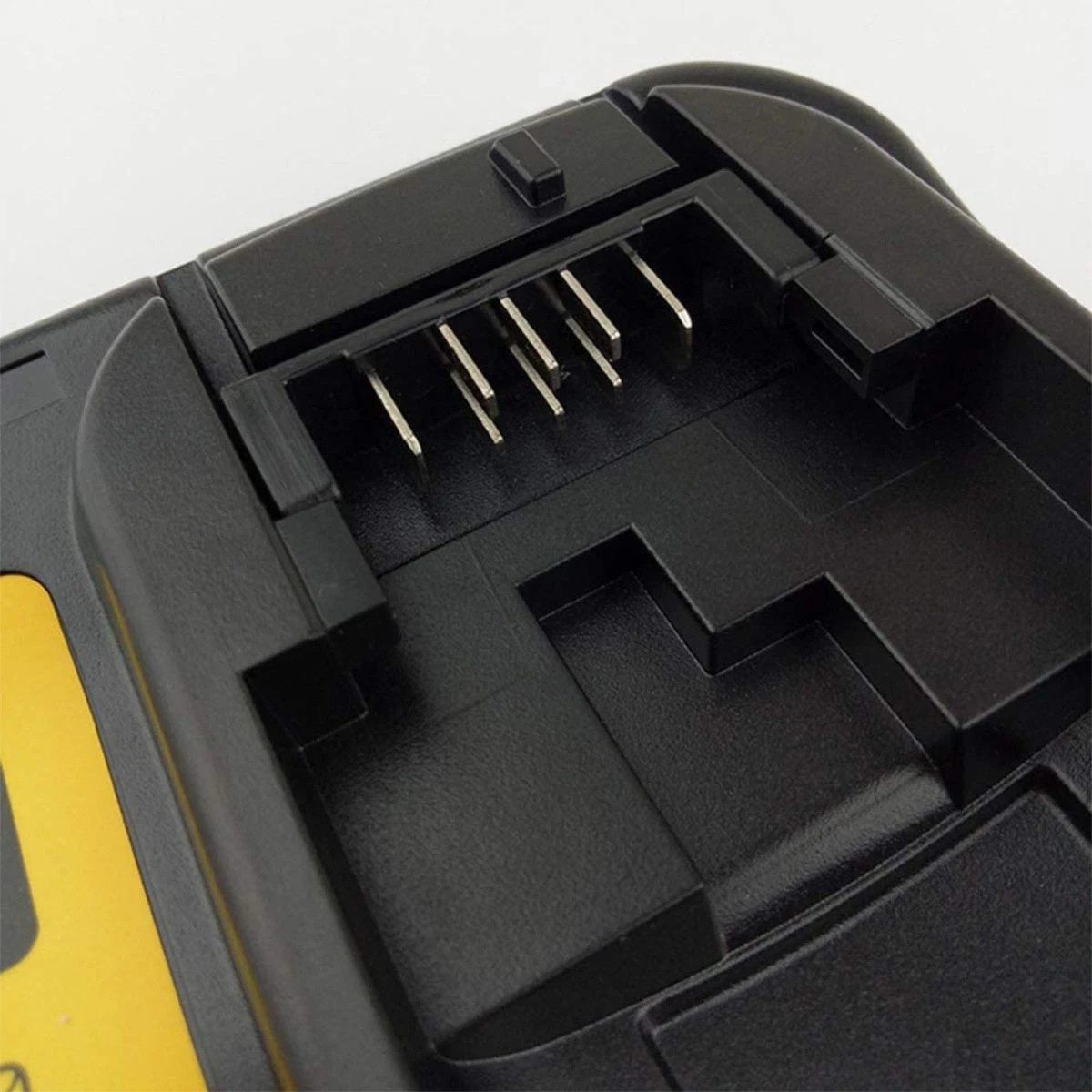 DeWalt DCB112 Battery Charger 10.8V 12V 18V XR Li-Ion Compact Charger Unit - Image 4