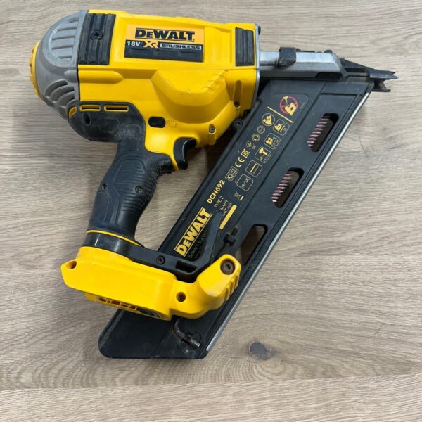 DeWalt DCN692 XR Brushless Framing Nailer 18V First Fix Nail Gun