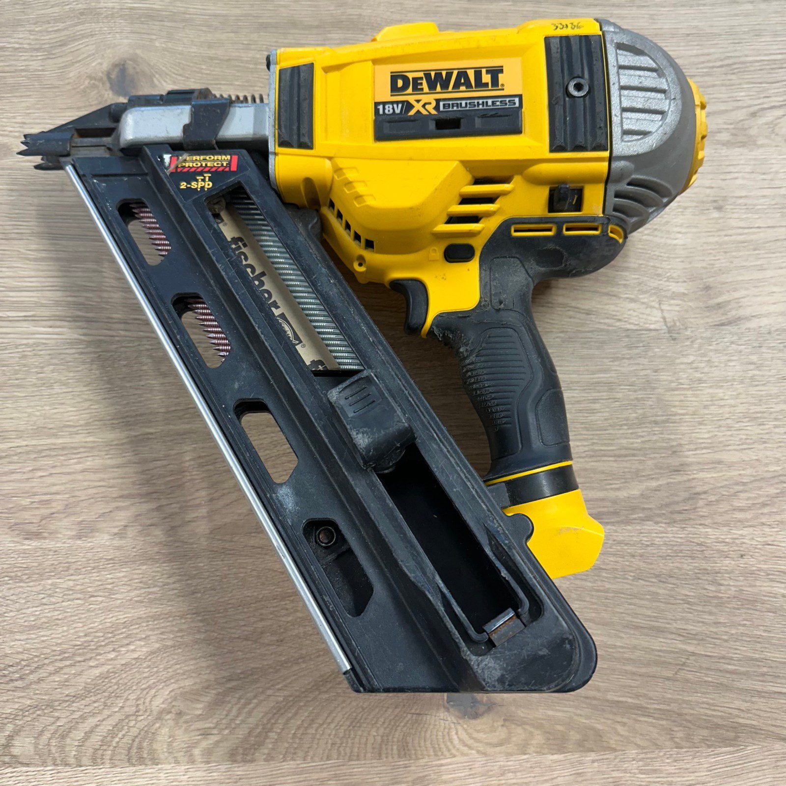 DeWalt DCN692 XR Brushless Framing Nailer 18V First Fix Nail Gun - Image 2