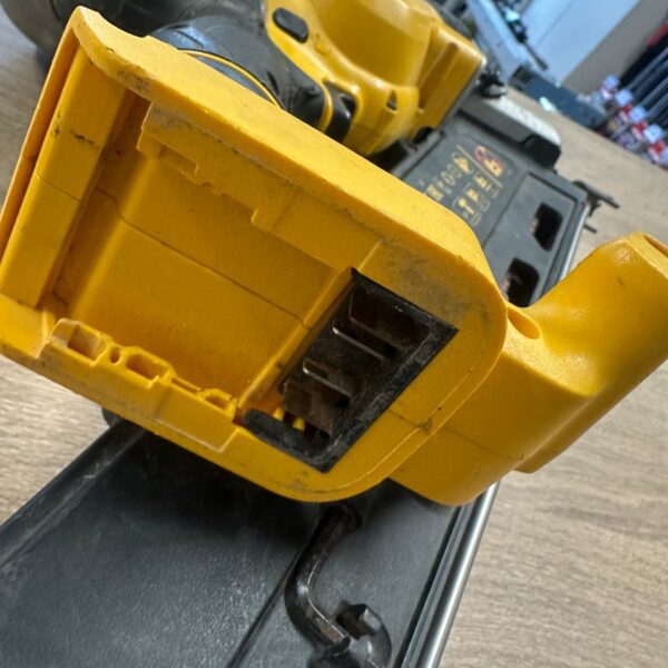 DeWalt DCN692 XR Brushless Framing Nailer 18V First Fix Nail Gun