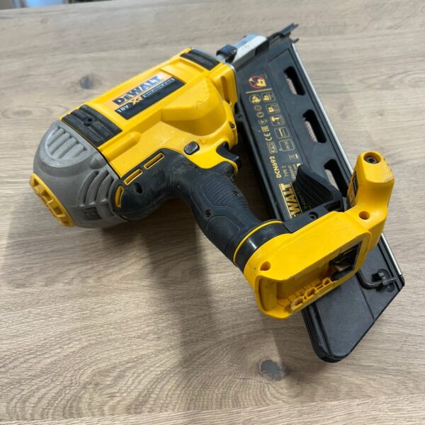 DeWalt DCN692 XR Brushless Framing Nailer 18V First Fix Nail Gun