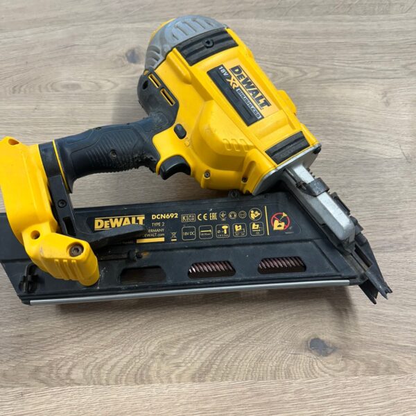 DeWalt DCN692 XR Brushless Framing Nailer 18V First Fix Nail Gun