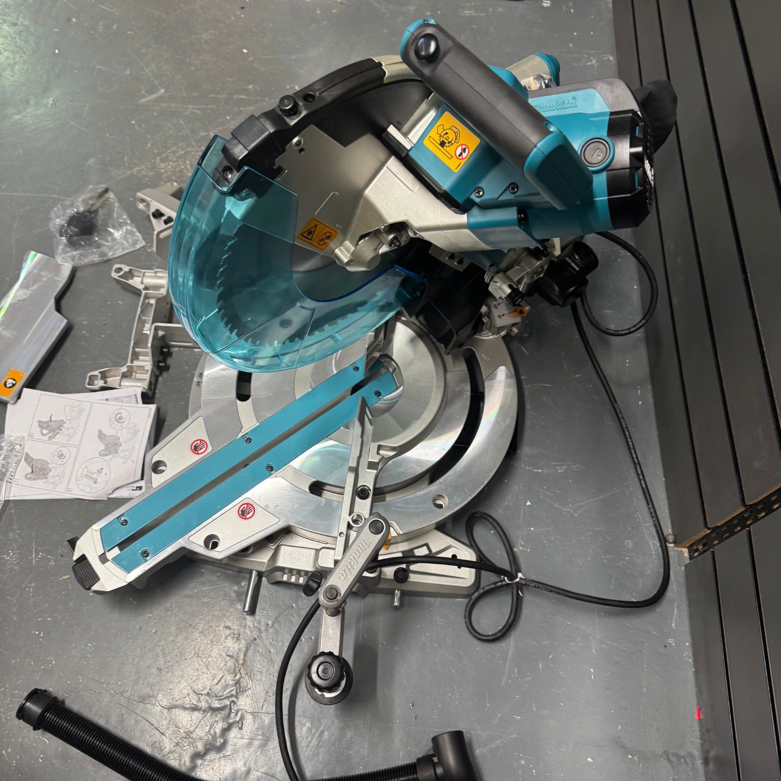 Makita LS1219L 305mm Slide Compound Mitre Saw Laser 110V Wood Cutting Saw - Image 5