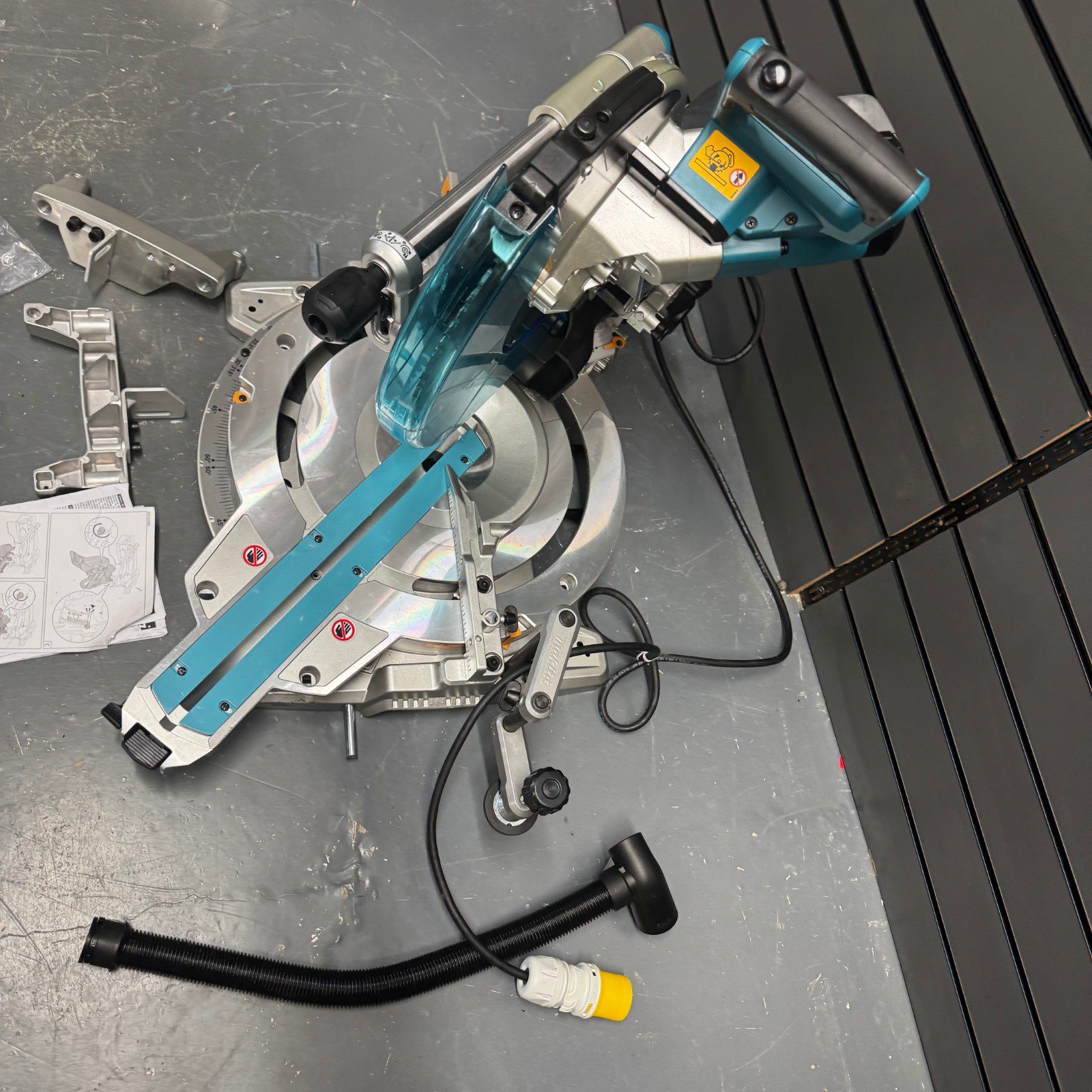 Makita LS1219L 305mm Slide Compound Mitre Saw Laser 110V Wood Cutting Saw - Image 6