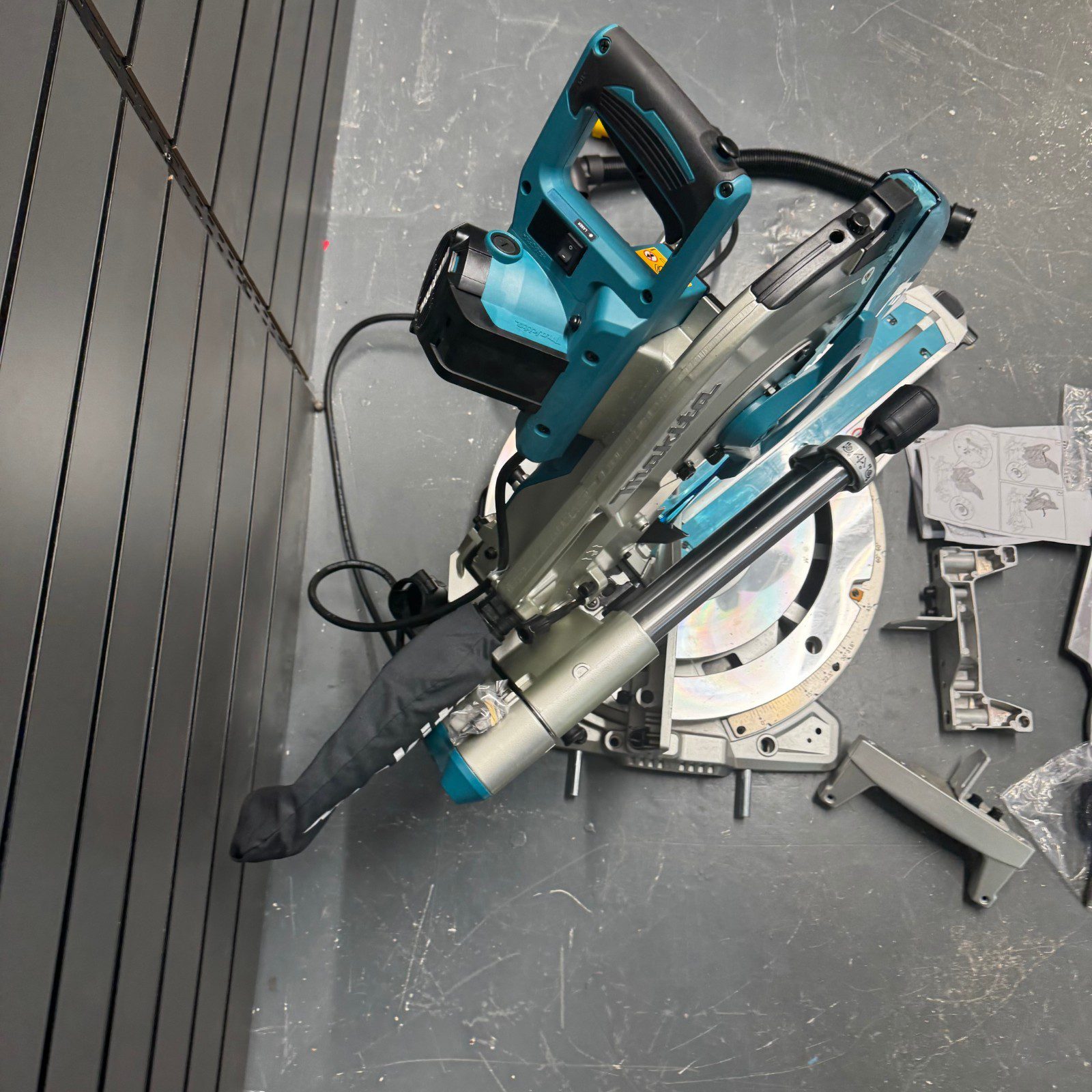 Makita LS1219L 305mm Slide Compound Mitre Saw Laser 110V Wood Cutting Saw - Image 8