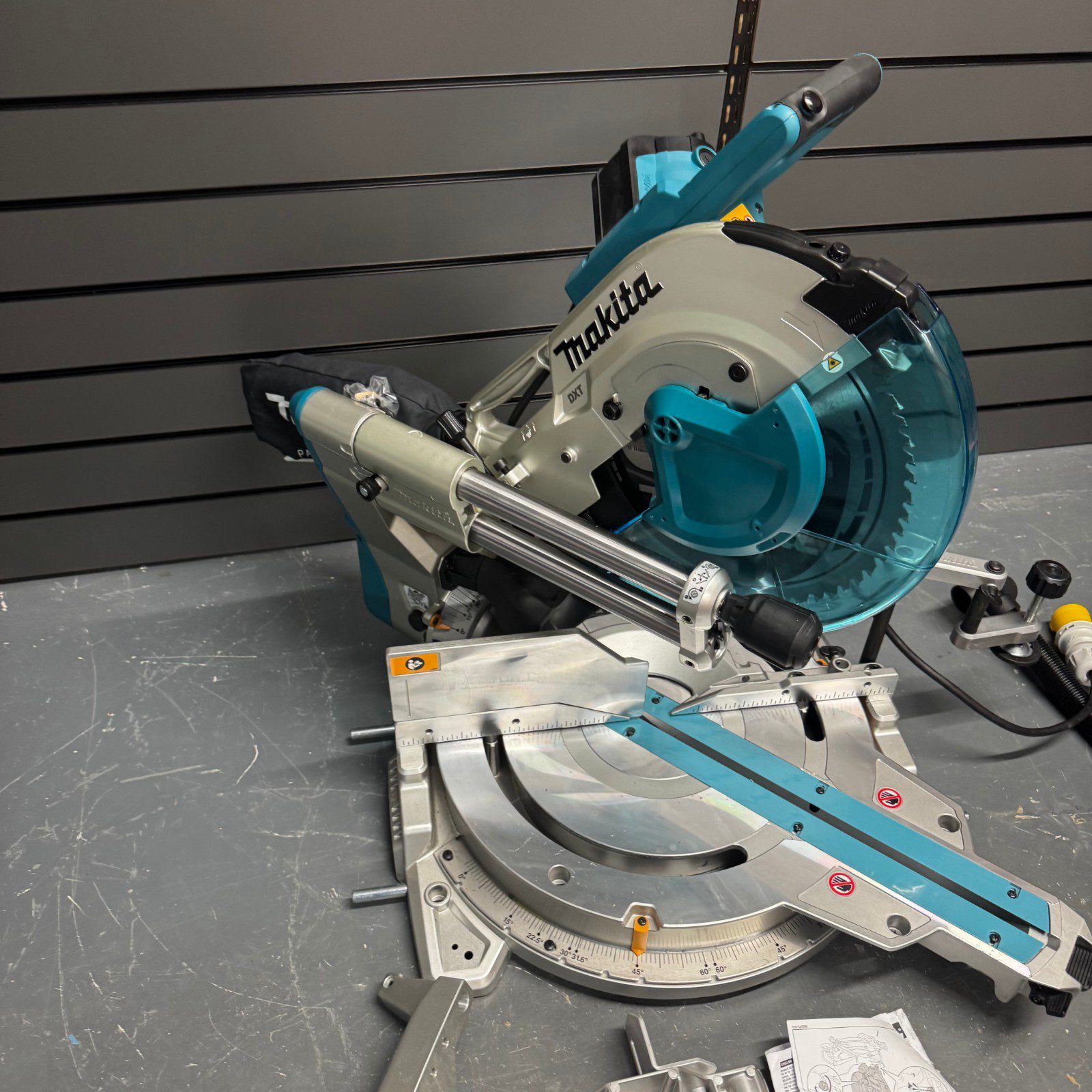 Makita LS1219L 305mm Slide Compound Mitre Saw Laser 110V Wood Cutting Saw - Image 10