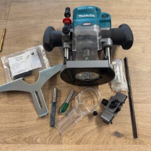 Makita RP001GZ02 XGT 40V Max Brushless Plunge Router Body With Case