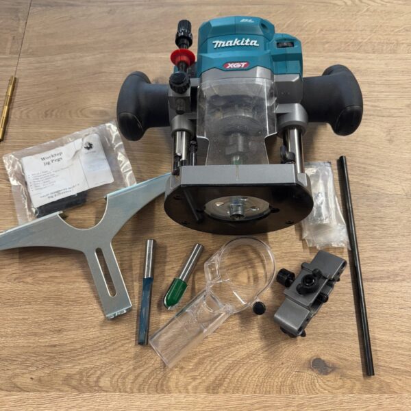 Makita RP001GZ02 XGT 40V Max Brushless Plunge Router Body With Case