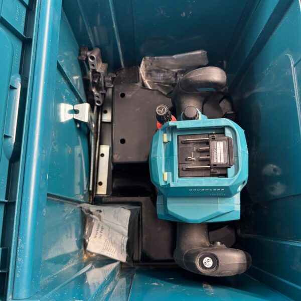 Makita RP001GZ02 XGT 40V Max Brushless Plunge Router Body With Case