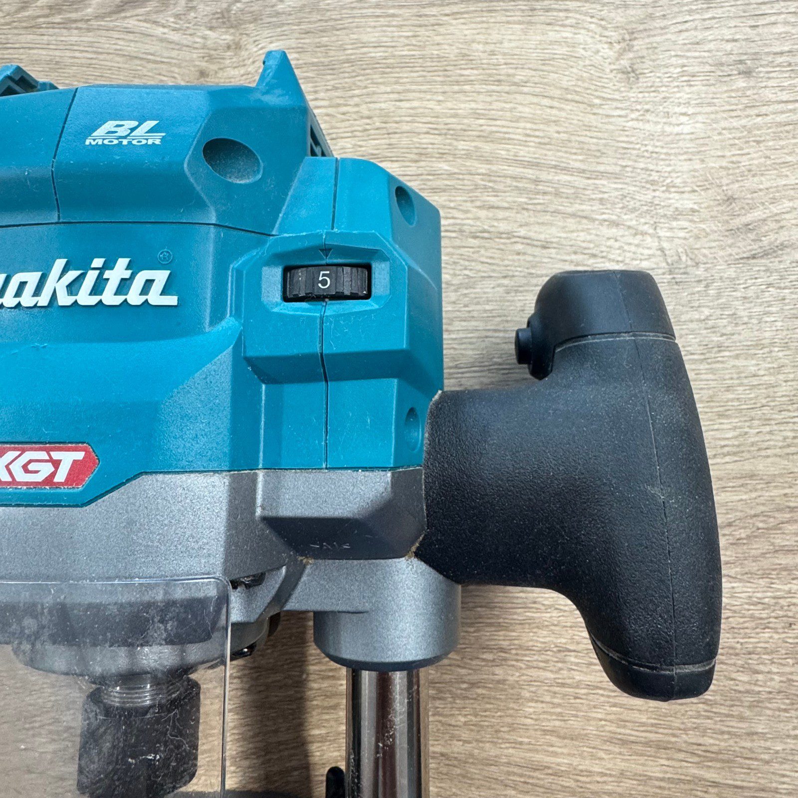 Makita RP001GZ02 XGT 40V Max Brushless Plunge Router Body With Case - Image 8