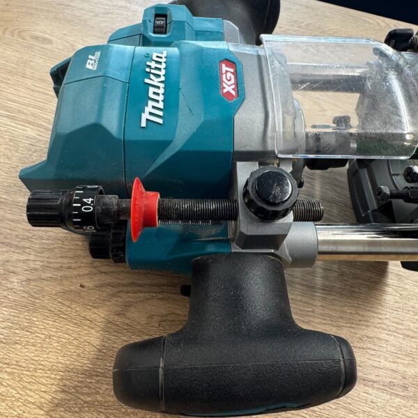 Makita RP001GZ02 XGT 40V Max Brushless Plunge Router Body With Case