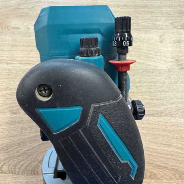 Makita RP001GZ02 XGT 40V Max Brushless Plunge Router Body With Case