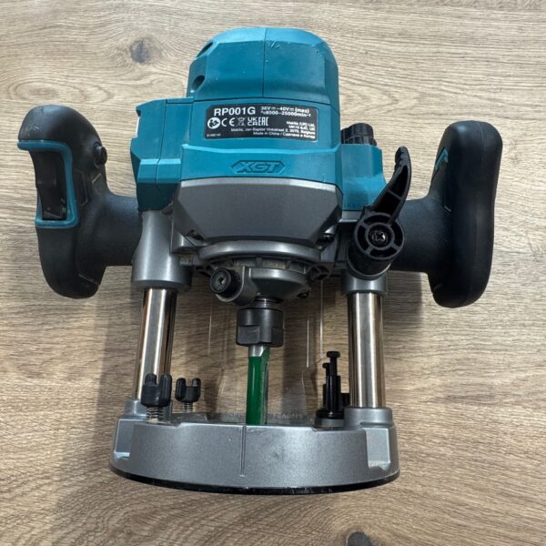 Makita RP001GZ02 XGT 40V Max Brushless Plunge Router Body With Case