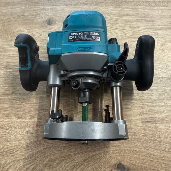 Makita RP001GZ02 XGT 40V Max Brushless Plunge Router Body With Case