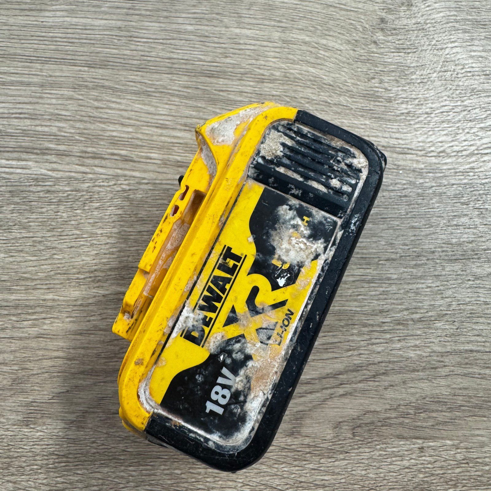 DeWalt 18V XR 5.0Ah Battery DCB184 Li-Ion Cordless Power Tool Battery Pack - Image 5