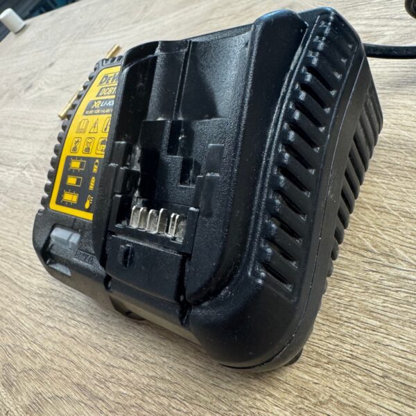 DeWalt DCB115 XR Li-Ion Battery Charger 10.8V 12V 14.4V 18V Multi Voltage