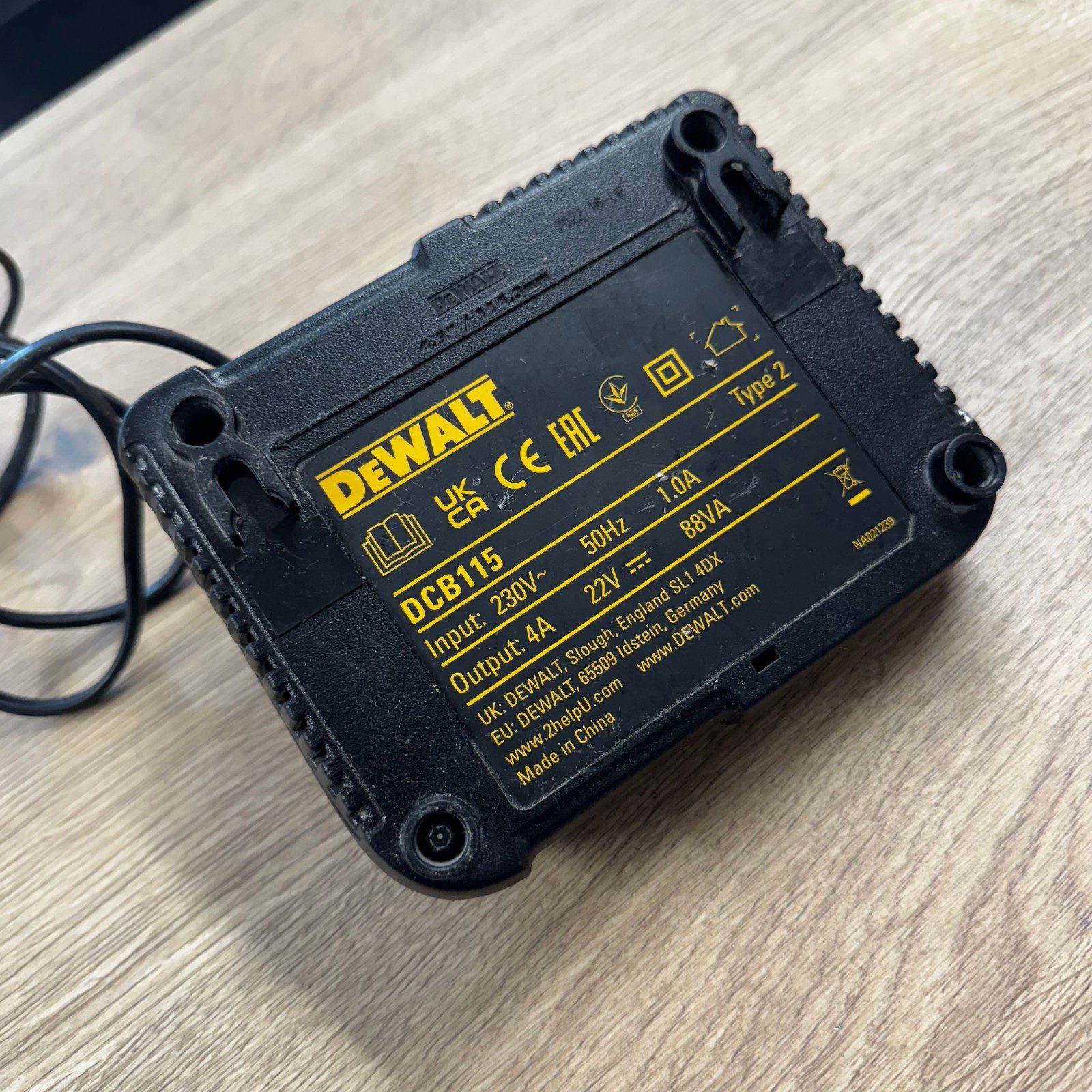 DeWalt DCB115 XR Li-Ion Battery Charger 10.8V 12V 14.4V 18V Multi Voltage - Image 8