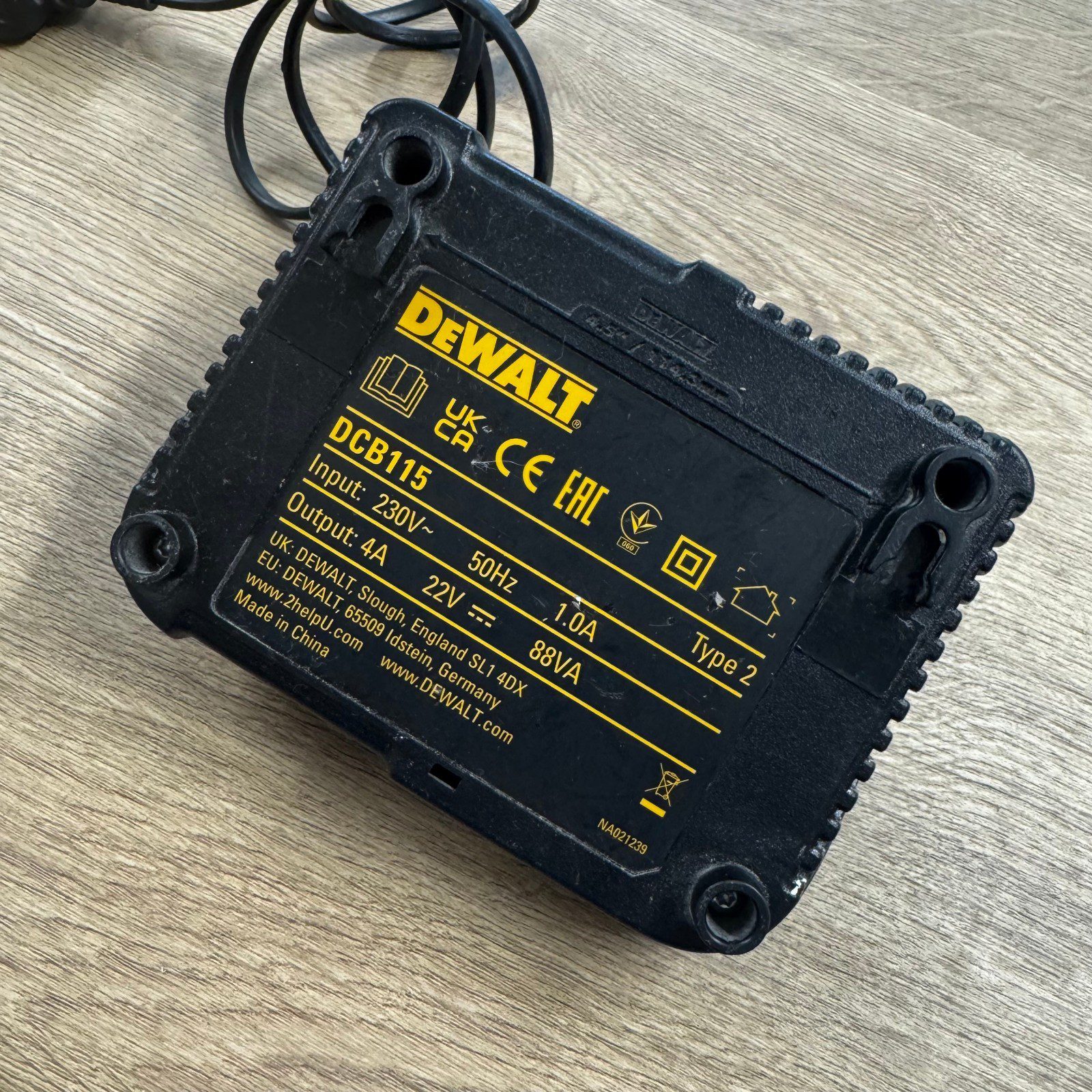 DeWalt DCB115 XR Li-Ion Battery Charger 10.8V 12V 14.4V 18V Multi Voltage - Image 9