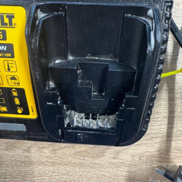 DeWalt DCB115 XR Li-Ion Battery Charger 10.8V 12V 14.4V 18V Multi Voltage