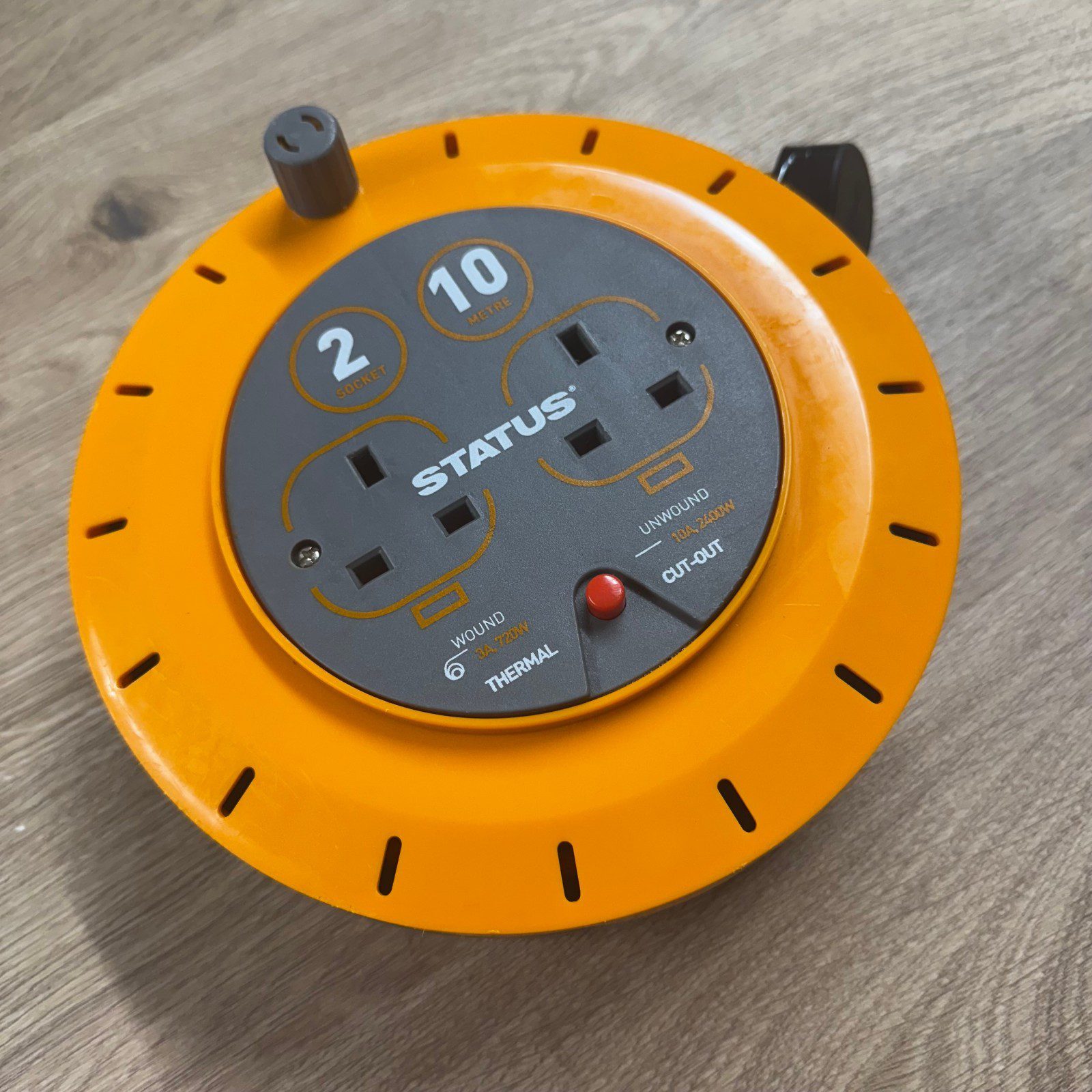 Status 10M Cable Reel Extension Lead 2 Socket 10m Thermal Cut-Out 2400W Max Reel - Image 1