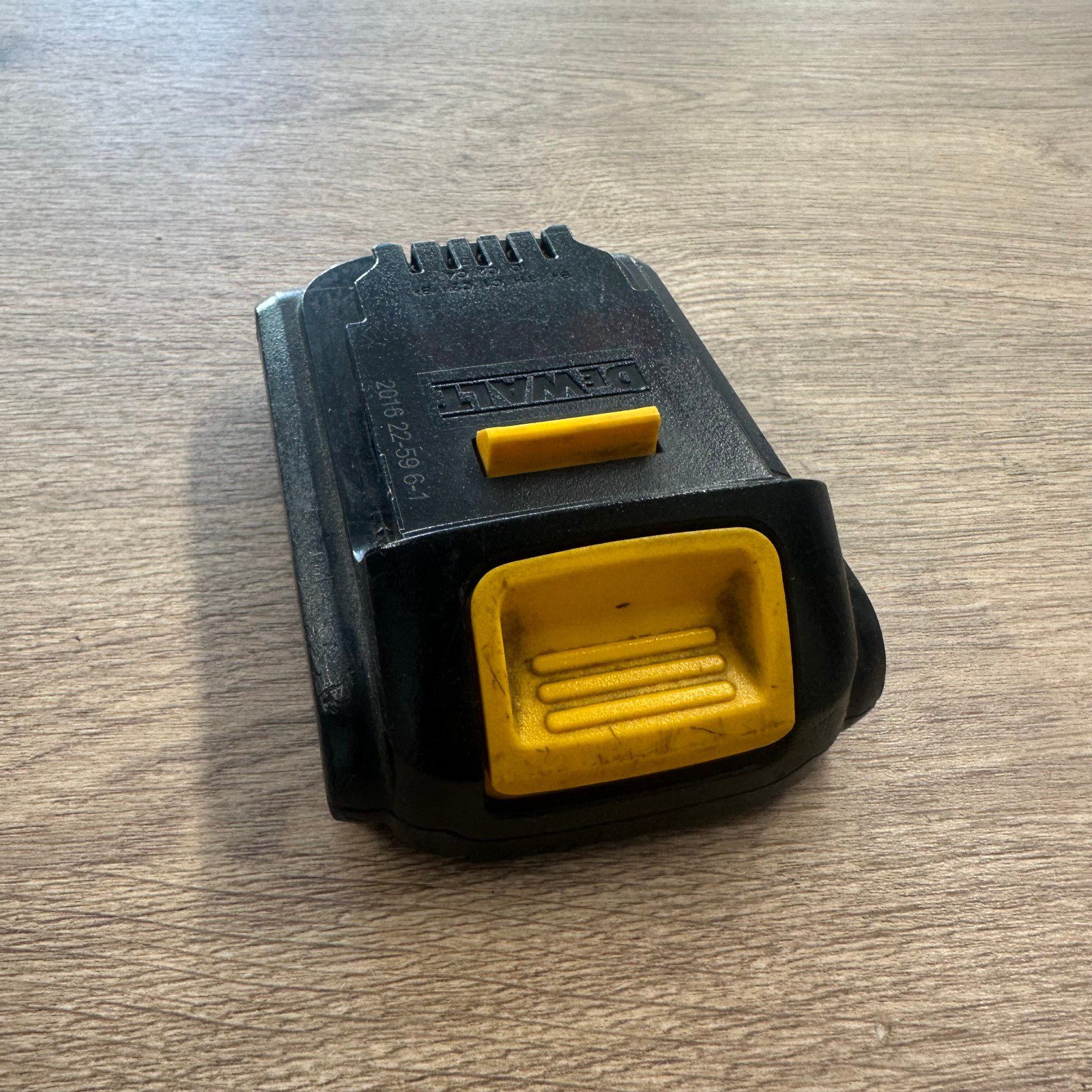 DeWalt DCB181 18V XR Li-Ion 1.5Ah Battery Used Genuine Power Tool Battery Pack - Image 2