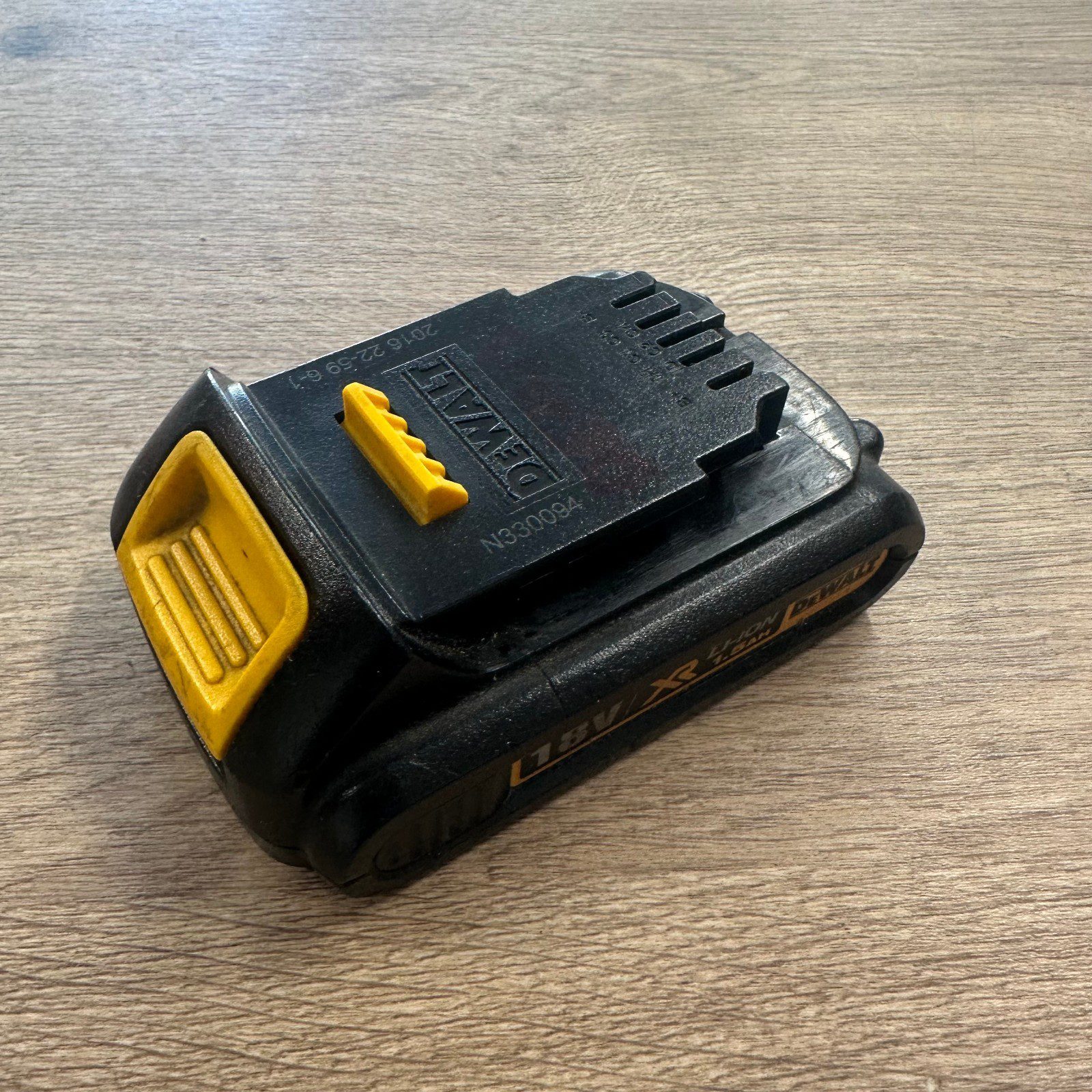 DeWalt DCB181 18V XR Li-Ion 1.5Ah Battery Used Genuine Power Tool Battery Pack - Image 3