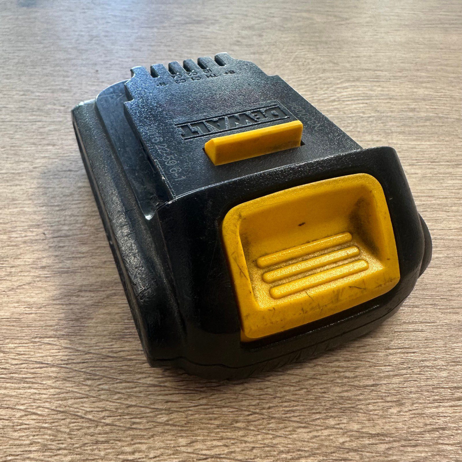 DeWalt DCB181 18V XR Li-Ion 1.5Ah Battery Used Genuine Power Tool Battery Pack - Image 7