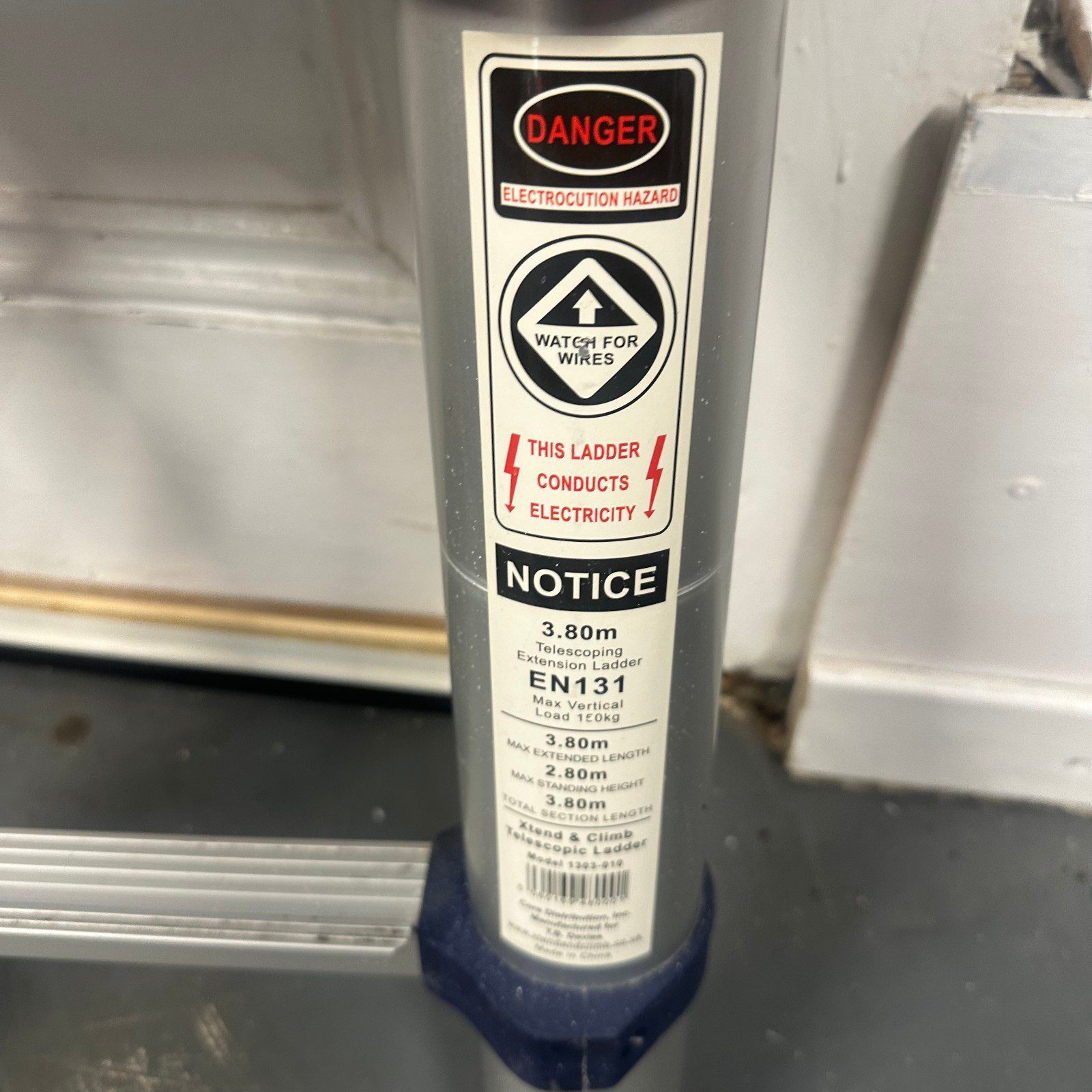 Xtend & Climb Pro 3.8m Telescopic Extension Ladder EN131 Aluminium Used - Image 3