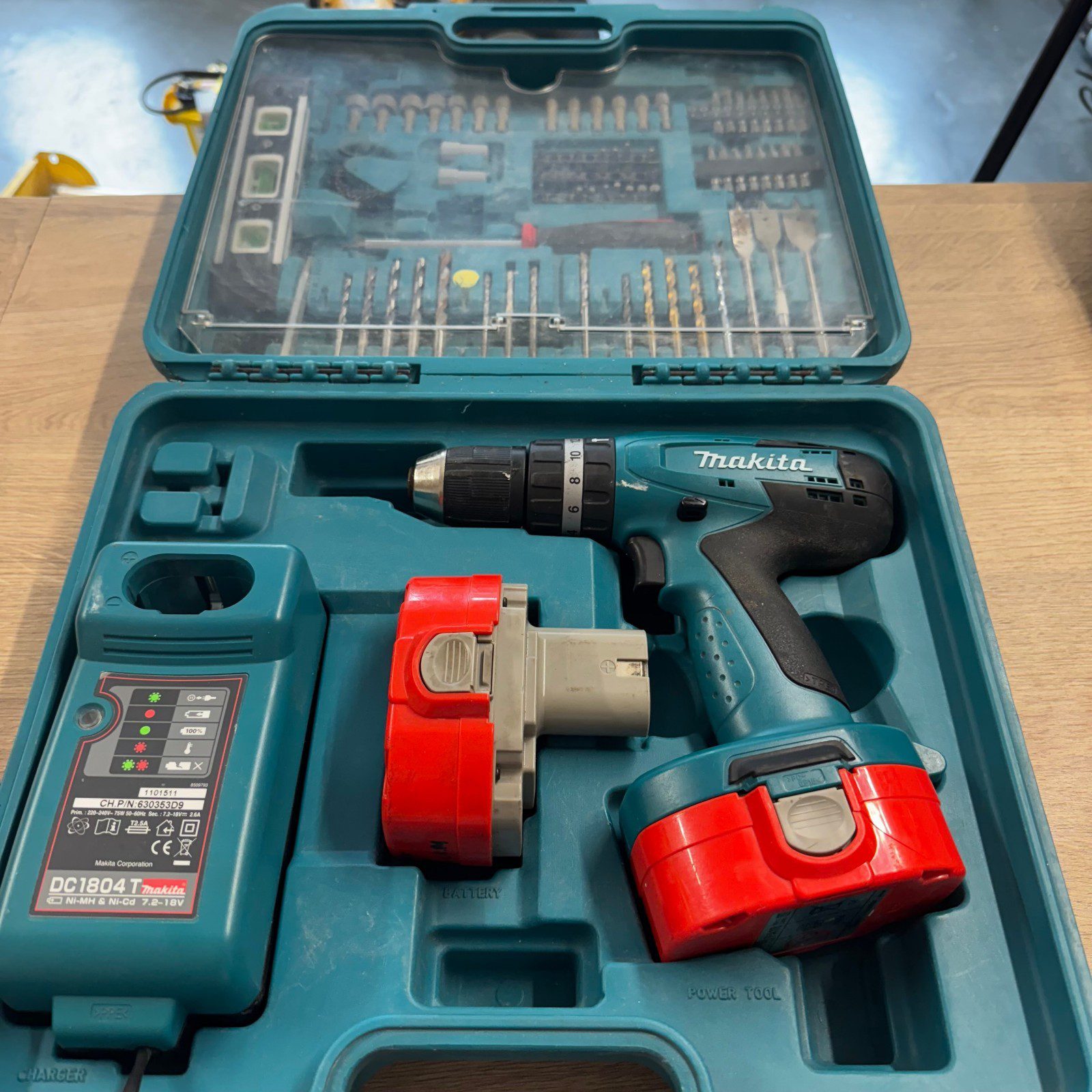 Makita 8391D 18V Combi Drill Set 2 x Batteries Charger Case Accessories Used - Image 1